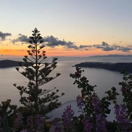 Santorini Theasis Hotel *